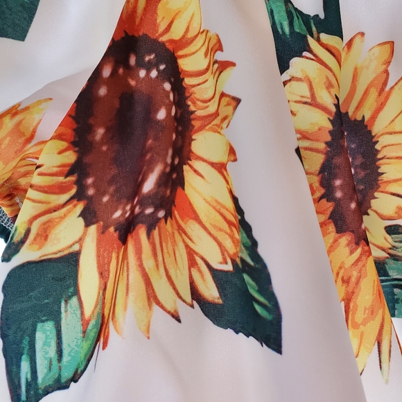 Cute SHEIN Curve Sunflower Elastic Crop Top 4XL - Picture 2 of 3